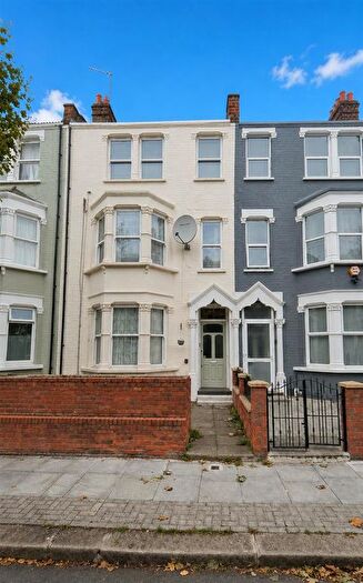 2 Bedroom Flat To Rent In Carlingford Road, London, N15