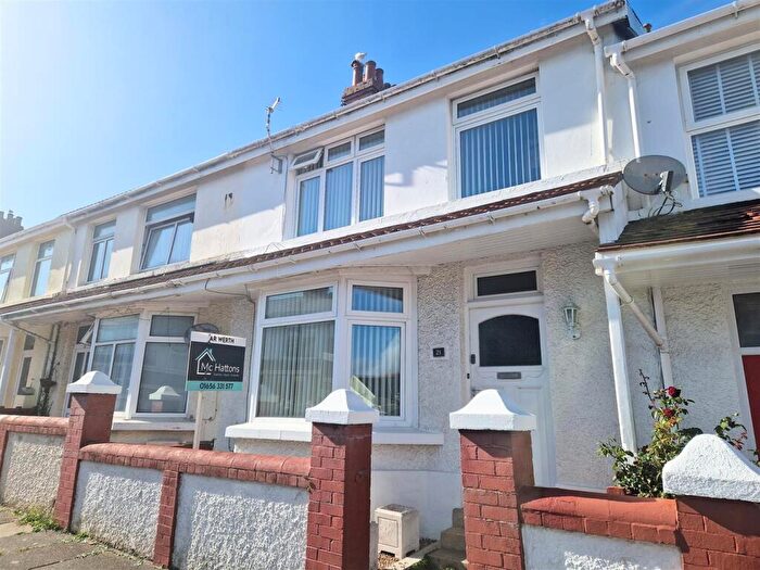 3 Bedroom Terraced House For Sale In Lewis Place, Porthcawl, CF36