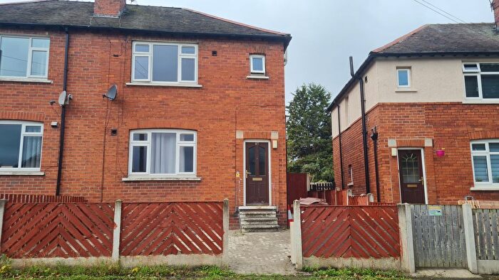 3 Bedroom Semi-Detached House To Rent In Peacock Avenue, Wakefield, WF2