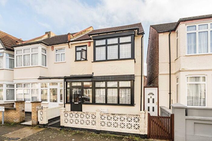 3 Bedroom Property For Sale In Bertram Road, London, NW4