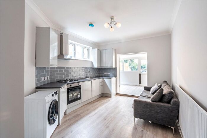 2 Bedroom Flat For Sale In Pathfield Road, London, SW16
