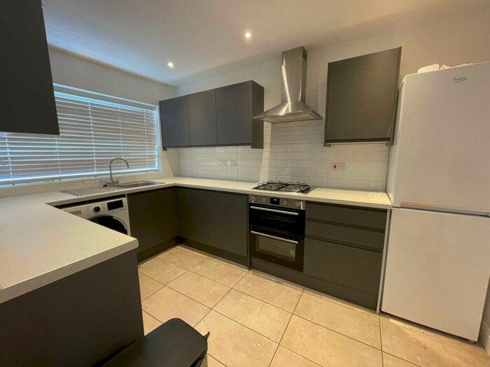 3 Bedroom End Of Terrace House To Rent In Thames Ditton, KT7