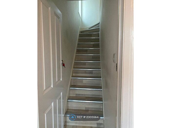 2 Bedroom Flat To Rent In Edmonton, Edmonton, N9