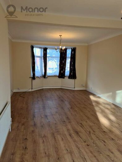 3 Bedroom Terraced House To Rent In Kings Avenue, Chadwell Heath, RM6
