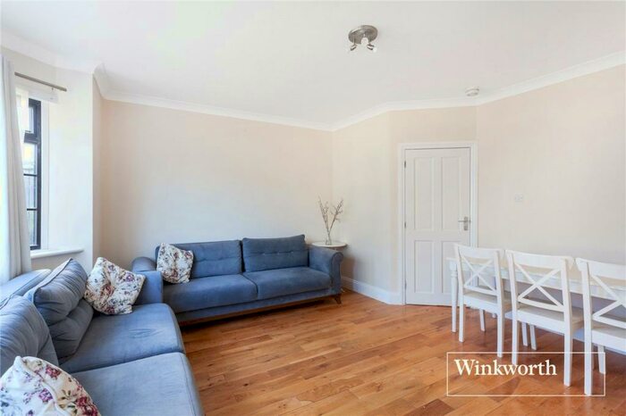 2 Bedroom Apartment To Rent In The Lindens, Friern Park, North Finchley, London, N12