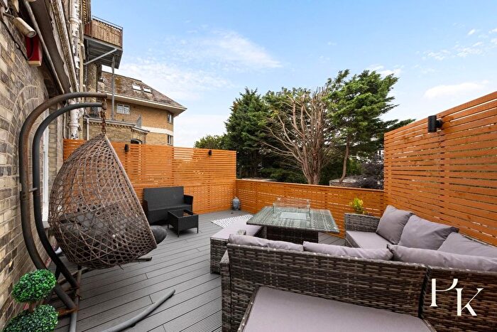 2 Bedroom Flat For Sale In Eaton Gardens, Hove, BN3