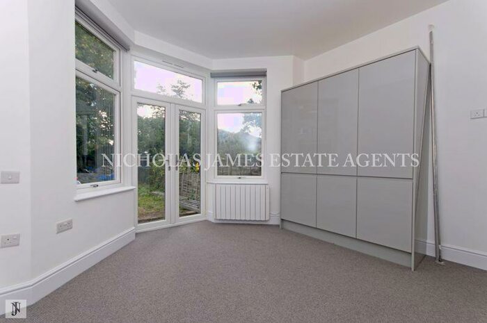 Flat To Rent In St. Johns Avenue, Friern Barnet, London, N11