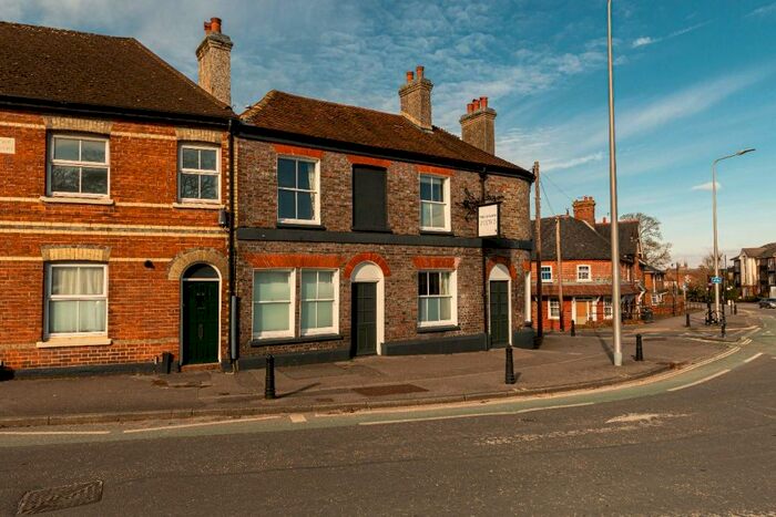 Studio To Rent In Andover Road, Newbury, RG14