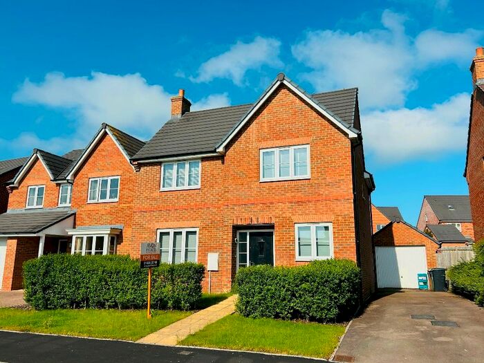 4 Bedroom Detached House For Sale In Cartwright Way, Evesham, WR11