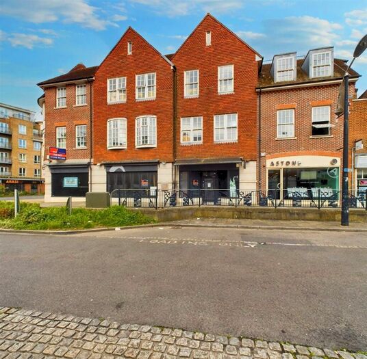 1 Bedroom Flat To Rent In High Street, Crawley, RH10