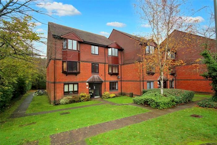 2 Bedroom Apartment To Rent In Woking, GU21