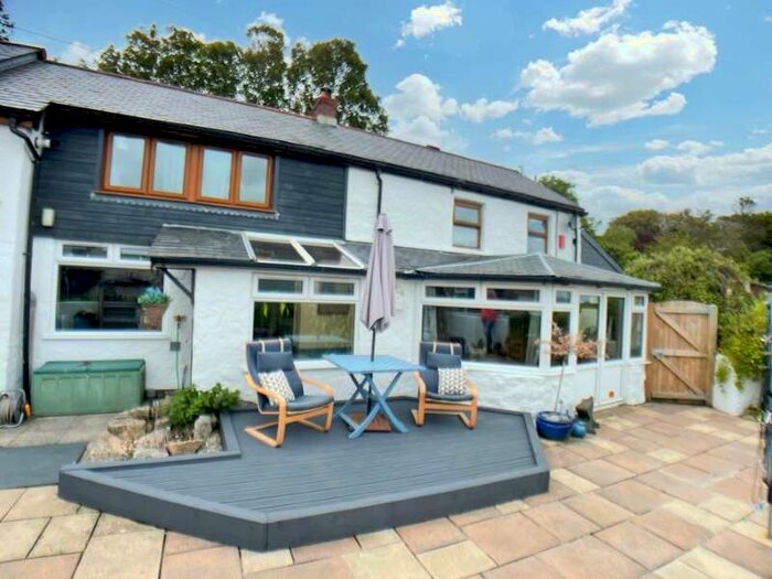 4 Bedroom houses for sale in Lanner Hill, Cornwall