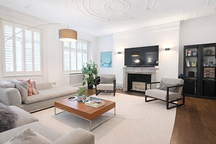 3 Bedroom Flat To Rent In Sloane Street, London, SW1X