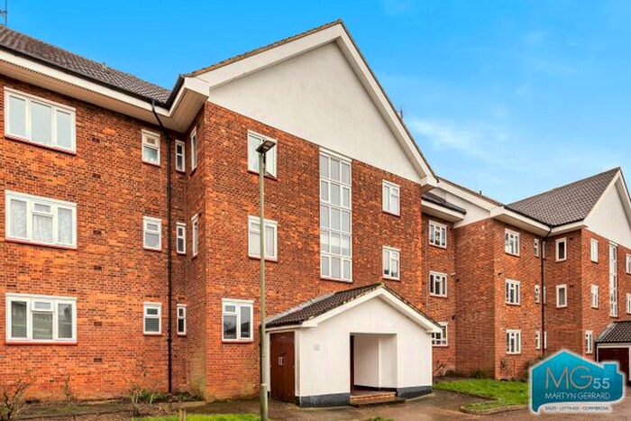 3 Bedroom Flat To Rent In Elmshurst Crescent, East Finchley, London, N2