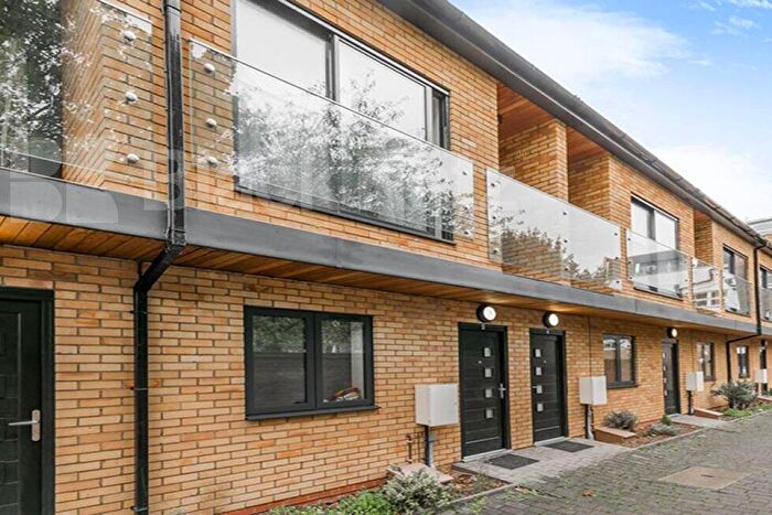 3 Bedroom Flat To Rent In Lotus Mews, Holloway / Archway, N19