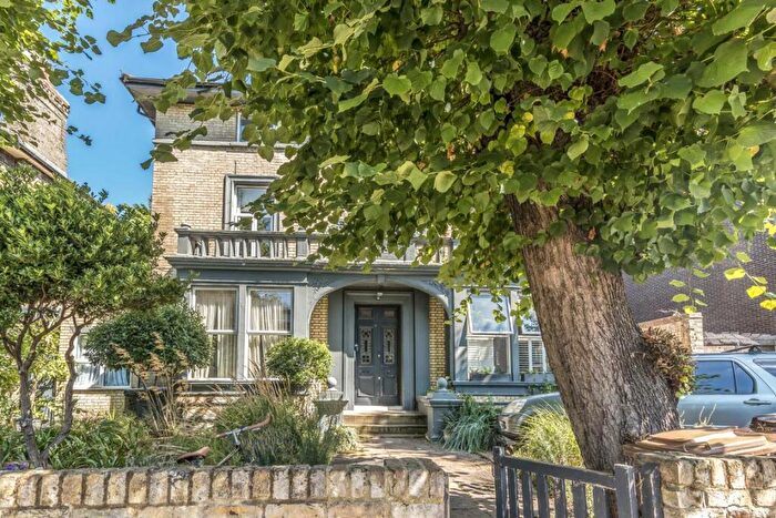 1 Bedroom Flat To Rent In Parkholme Road, London Fields, E8