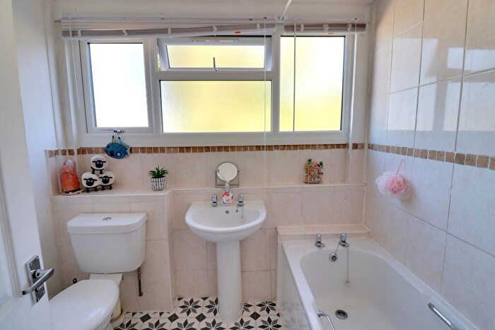3 Bedroom End Of Terrace House For Sale In Chaucer Close, Waterlooville, PO7