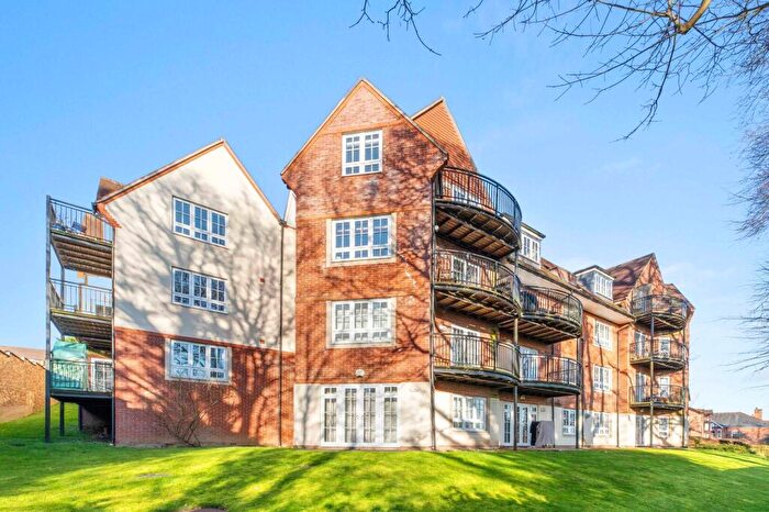 2 Bedroom Flat For Sale In Rectory Avenue, High Wycombe, HP13