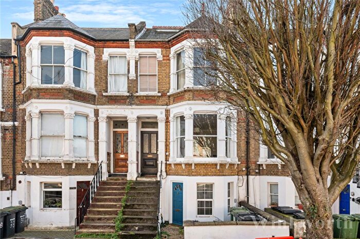 2 Bedroom Flat For Sale In Ommaney Road, London, SE14