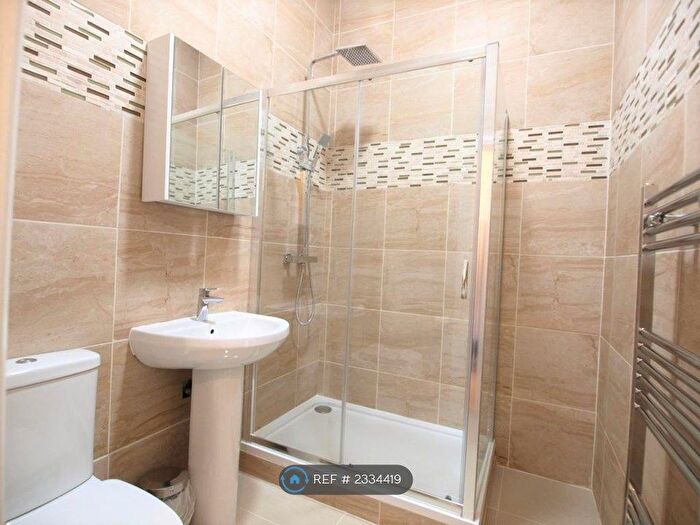 2 Bedroom Flat To Rent In Hornsey Road, London, N7