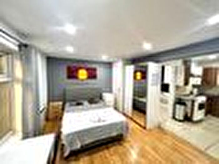 Studio To Rent In Bethnal Green Road, London, E2