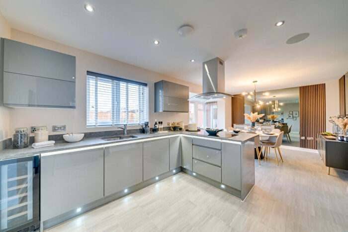 4 Bedroom Detached House For Sale In Gernhill Avenue, Fixby, HD2