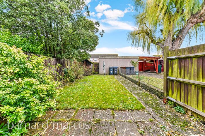 3 Bedroom Terraced House For Sale In Hoylake Gardens, Mitcham, CR4