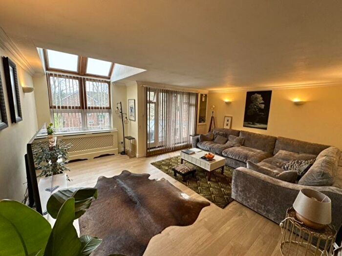 2 Bedroom Flat To Rent In Cheyne Court, Sutton, SM2