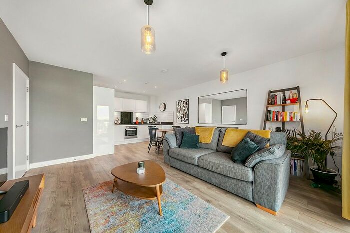 1 Bedroom Flat To Rent In Lambourne House, Apple Yard, London, SE20