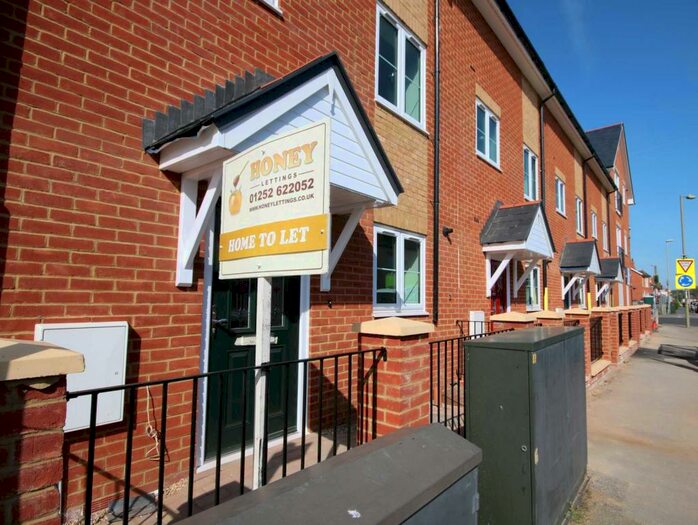 3 Bedroom Town House To Rent In Peabody Road, North Camp, Farnborough, GU14