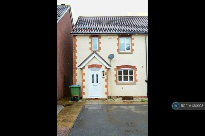2 Bedroom End Of Terrace House To Rent In Clement Close, Sittingbourne, ME10