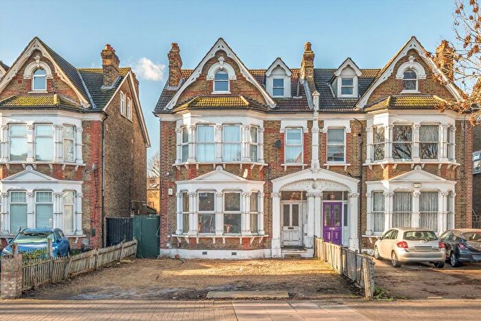 2 Bedroom Flat To Rent In Bromley Road, Catford, SE6