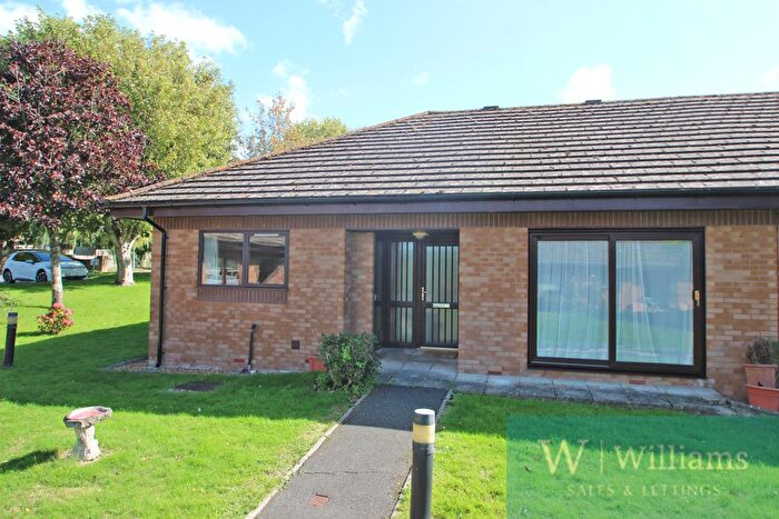 2 Bedroom Bungalow For Sale In The Lawns, Fairlee Road, Newport, Isle Of Wight, PO30