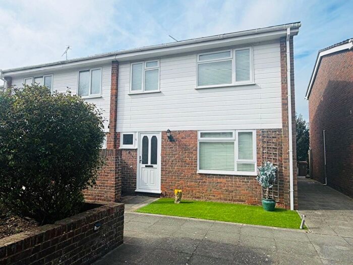 3 Bedroom Semi Detached House For Sale In Godfrey Close, Rochester, ME2