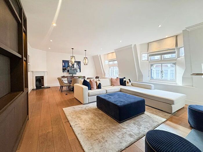 2 Bedroom Flat To Rent In Duke Street, Mayfair, W1K