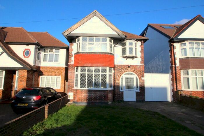 3 Bedroom Detached House To Rent In Manor Drive North, Worcester Park, Surrey, KT4