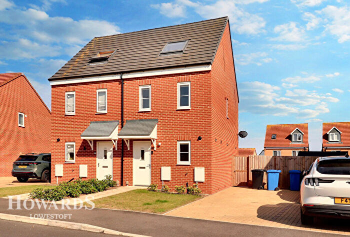3 Bedroom Semi-Detached House For Sale In Kearney Drive, Lowestoft, NR32