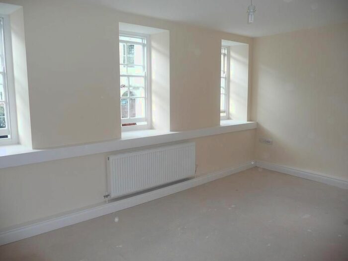 2 Bedroom Flat To Rent In High Street, Haverfordwest, SA61