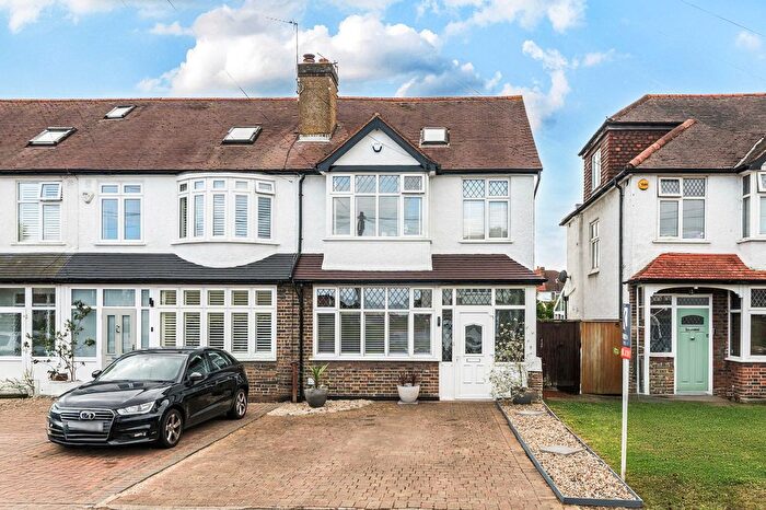 4 Bedroom End Of Terrace House For Sale In Sparrow Farm Road, Epsom, KT17
