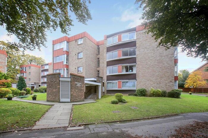 2 Bedroom Flat To Rent In White Lodge Close, Sutton, Surrey, SM2