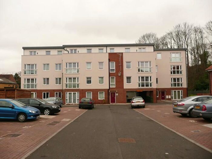 2 Bedroom Flat To Rent In Queen Marys Avenue, Watford, WD18