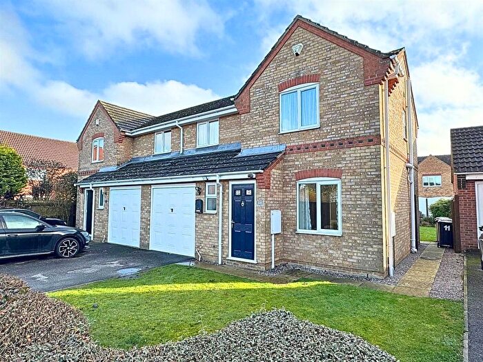 3 Bedroom Semi-Detached House For Sale In Norwich Drive, Bracebridge Heath, Lincoln, LN4