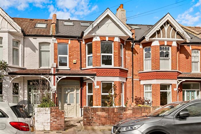 2 Bedroom Flat For Sale In Revelstoke, London, SW18