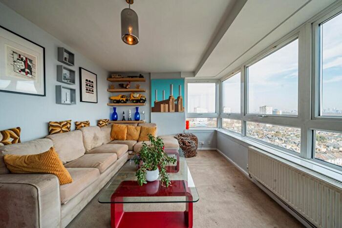 2 Bedroom Flat For Sale In Shuttleworth Road, Battersea, London, SW11