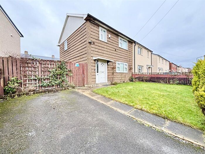 3 Bedroom Semi Detached House For Sale In Blackshaw Drive, Buttershaw, Bradford, BD6