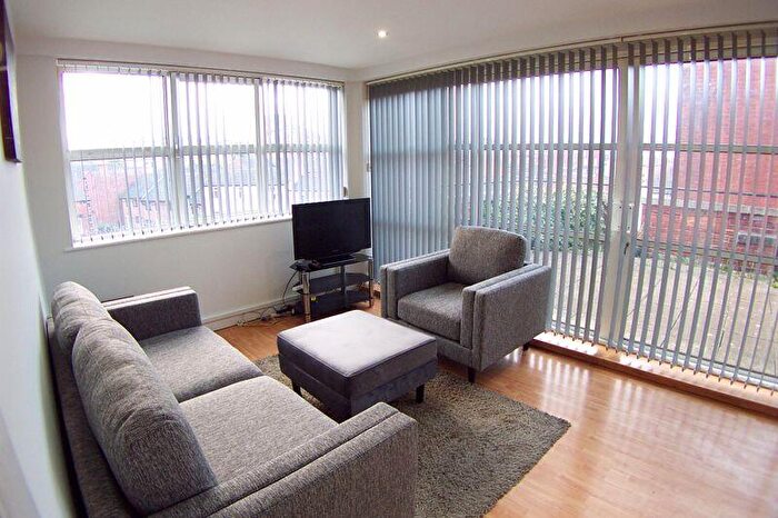 2 Bedroom Apartment To Rent In Dene House Court, Leeds, LS2