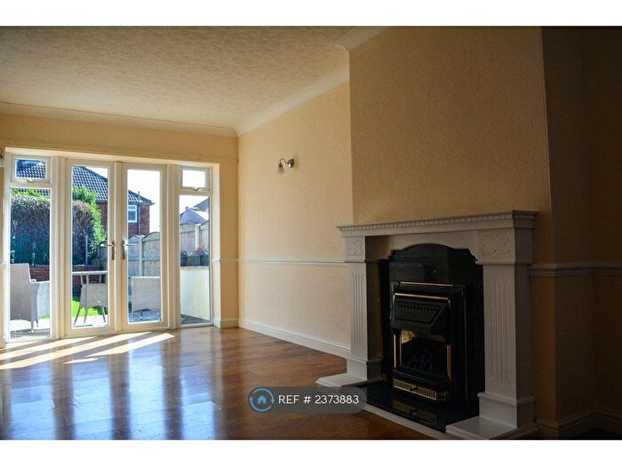 3 Bedroom Semi-Detached House To Rent In Queensthorpe Close, Leeds, LS13