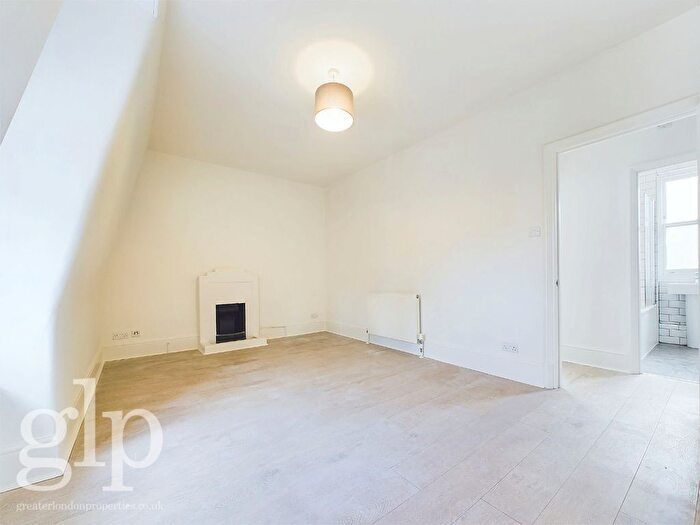 1 Bedroom Flat To Rent In Shaftesbury Avenue, London, W1D