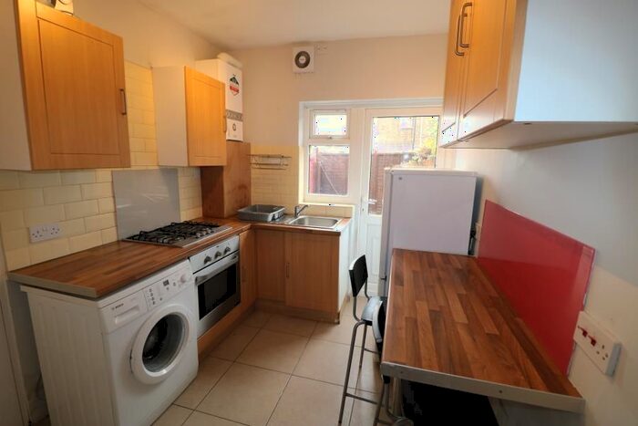 2 Bedroom Flat To Rent In Harton Road, Edmonton, N9