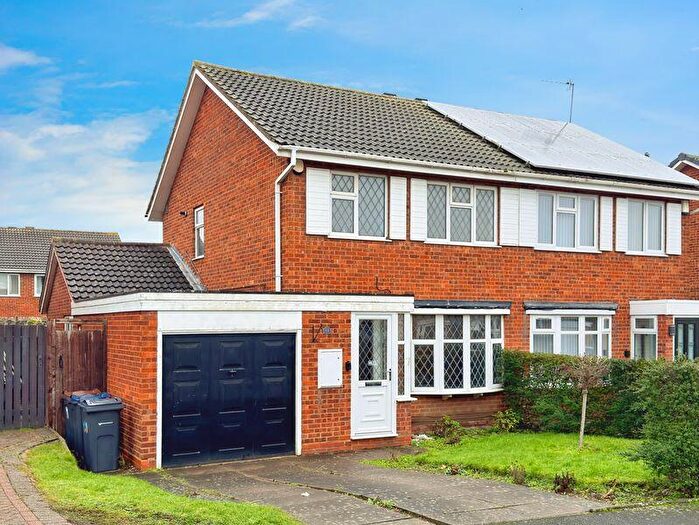 3 Bedroom Semi Detached House For Sale In Stapleton Close, Sutton Coldfield, B76